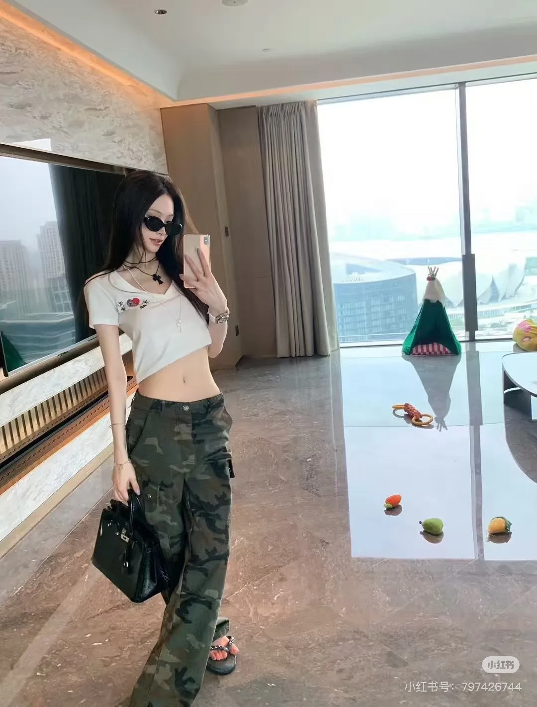 P280 Style number: D312 Chrome Hearts Chrome Hearts camouflage work jeans Color #Camouflage Size #S-Xxl (28 30 32 34 36) 28 Waist 74 Hip 102 Length 101 30 Waist 78 Hip 106 Length 102 32 Waist 82 Hip 110 Length 103 34 Waist 86 Hips 114 Pants length 104 36 Waist 90 Hips 118 Pants length 106 SIZE#28 30 32 34 36 (s m l xl xxl)
